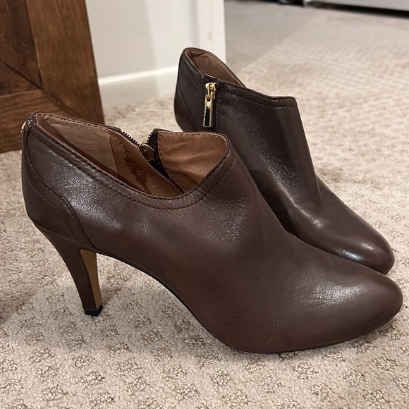 Vince Camuto Brown leather heels - Picture 1 of 1